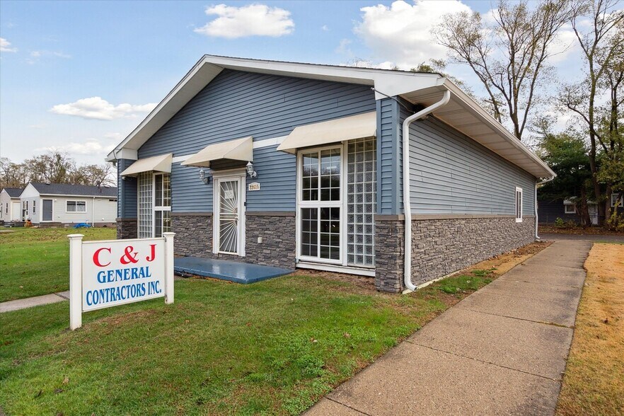 More Photos Of 22610 Rosewood St, Oak Park Office Residential For Sale