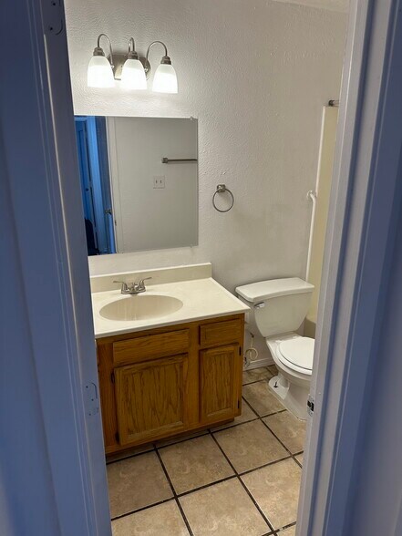 More Photos Of 2810 Vail Ave SE, Albuquerque Apartments For Sale