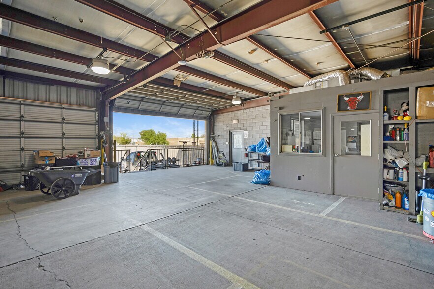 More Photos Of 616 S Smith Rd, Tempe Warehouse For Lease