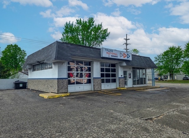 Primary Photo Of 33775 Ford Rd, Garden City Auto Repair For Lease