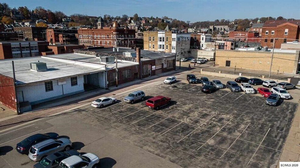 More Photos Of 1084 Iowa St, Dubuque Light Manufacturing For Lease