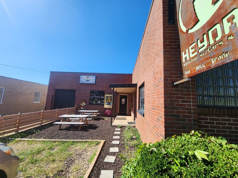 More Photos Of 414 Brookstown Ave, Winston-Salem Warehouse For Sale