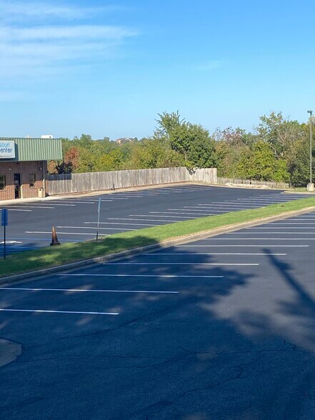 More Photos Of 2720 Shepherd Of The Hills Expy, Branson Office For Lease