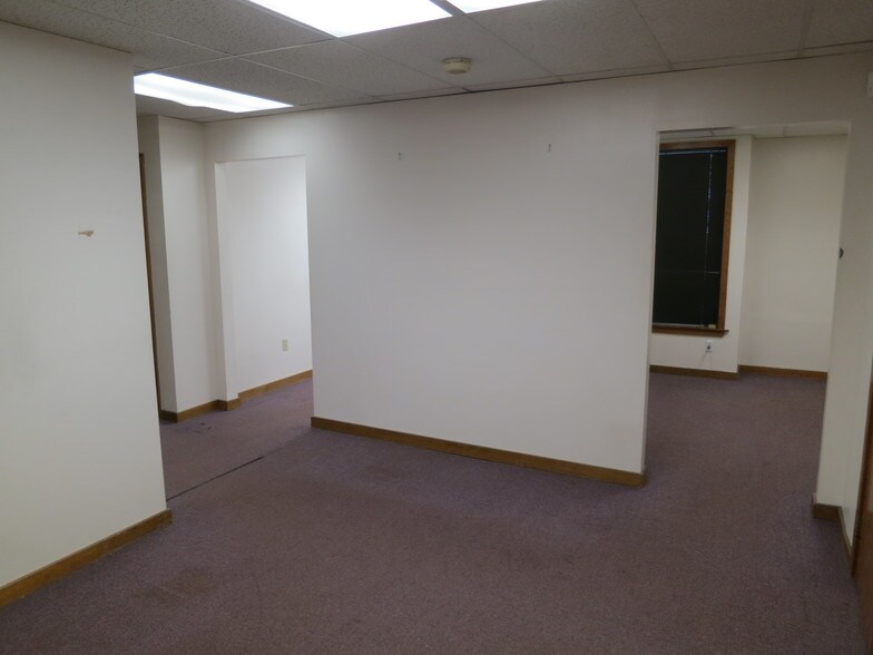 More Photos Of 1273 Bound Brook Rd, Middlesex Office For Lease