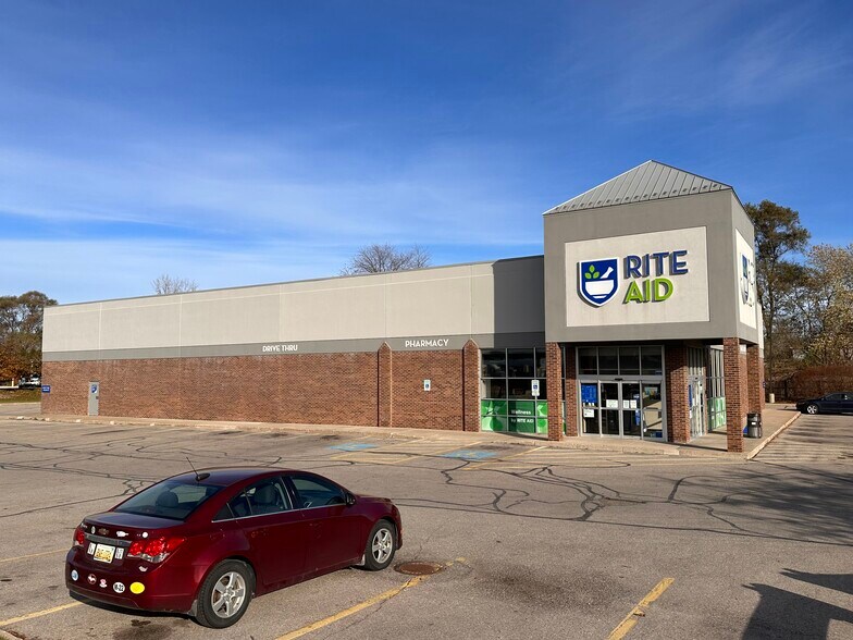 More Photos Of 939 Us Highway 31 S, Traverse City Drugstore For Sale