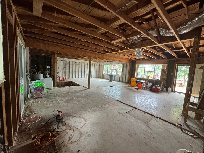 More Photos Of 7701 Colton Bluff Springs Rd, Austin Flex For Lease