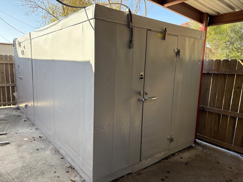 More Photos Of 1000 W Main St, Tomball Restaurant For Lease