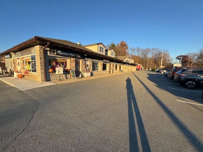More Photos Of 318 Blooming Grove Tpke, New Windsor Township General Retail For Lease