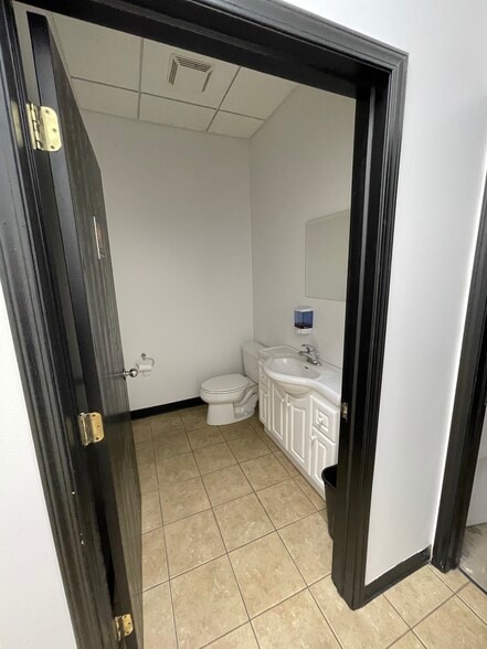 More Photos Of 8120 River Dr, Morton Grove Warehouse For Lease