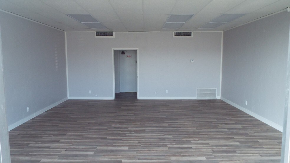 More Photos Of 920 Roberts Cut Off Rd, River Oaks Office For Lease