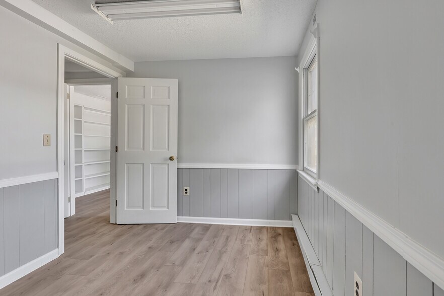 More Photos Of 107 Main St, Hebron Medical For Sale