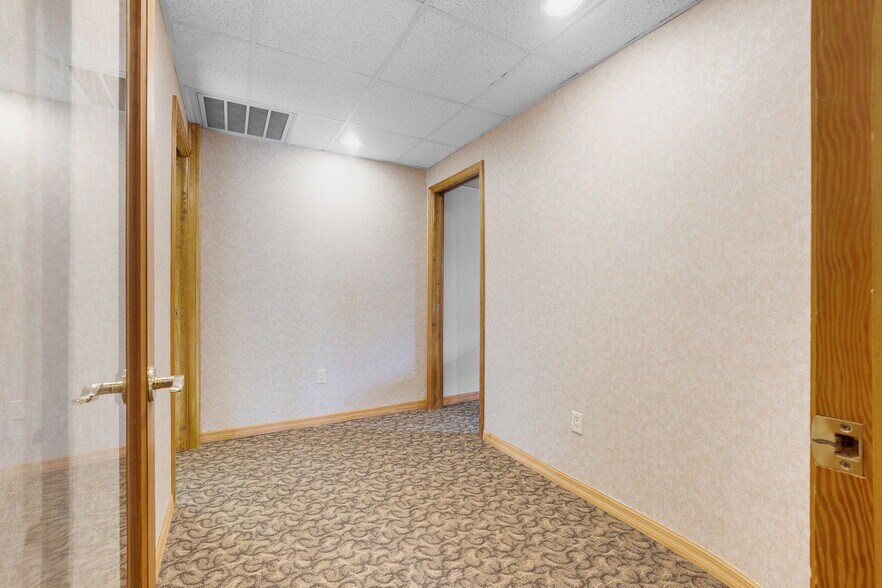 More Photos Of 1701 66th St N, Saint Petersburg Medical For Sale