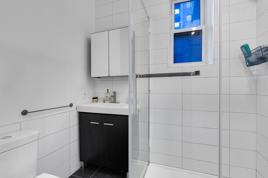 More Photos Of 15-17 Av. de l'Épée, Outremont Multifamily For Sale