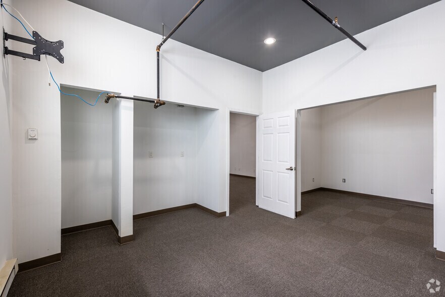 More Photos Of 50-52 Graham St, Jersey City Storefront Retail Office For Lease