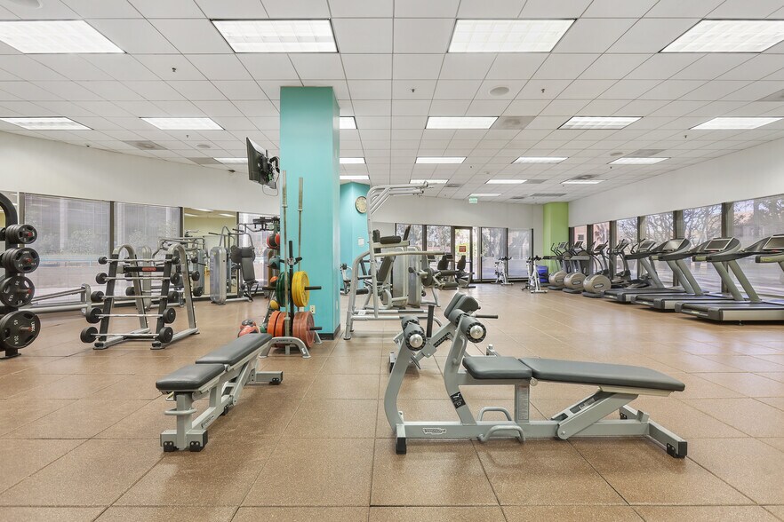 More Photos Of 300 Oceangate, Long Beach Office For Lease