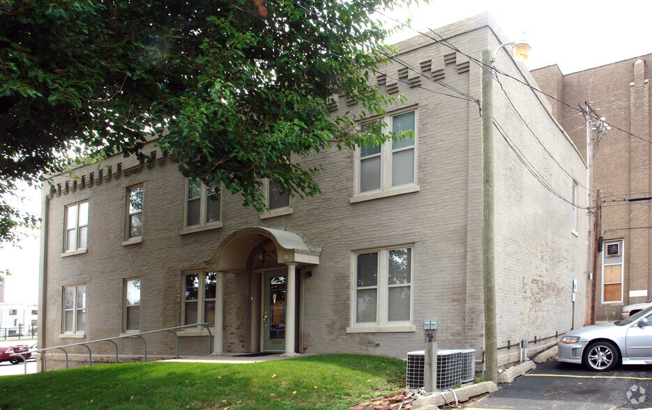 Primary Photo Of 401-403 NE Jefferson Ave, Peoria Office For Lease