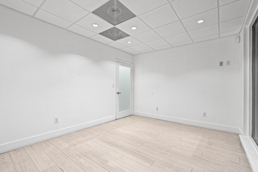 More Photos Of 6330 Manor Ln, South Miami Office For Lease