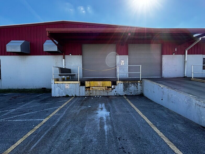 More Photos Of 848 Kensinger Rd, Lakeland Manufacturing For Lease