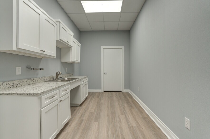 More Photos Of 9007 CR 6820, Lubbock Warehouse For Lease