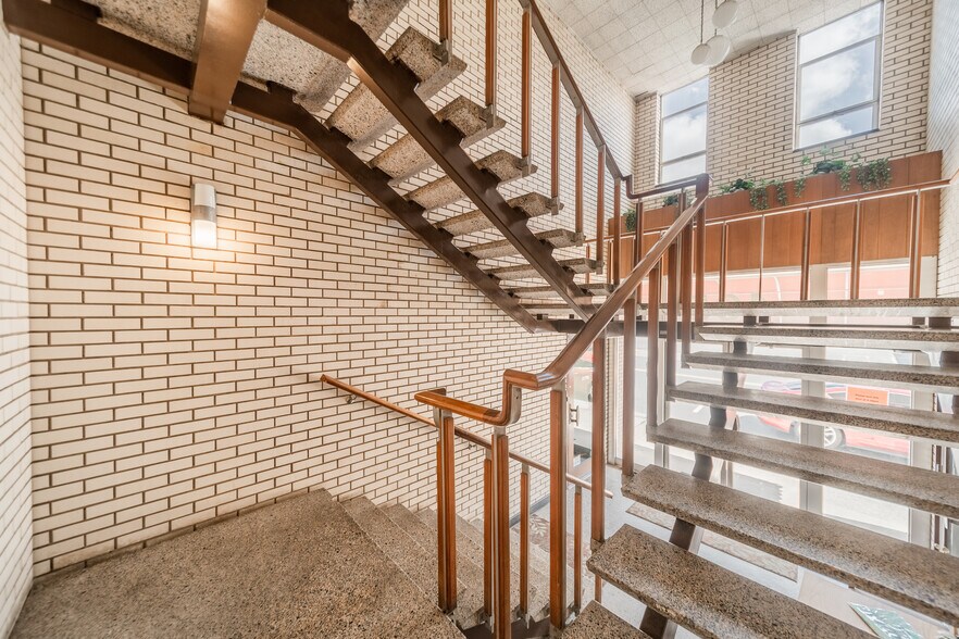 More Photos Of 405 Battleground Ave, Greensboro Office For Lease