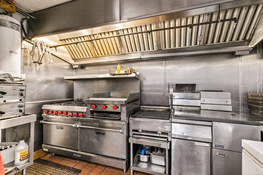 More Photos Of 270 Onset Ave, East Wareham Restaurant For Sale