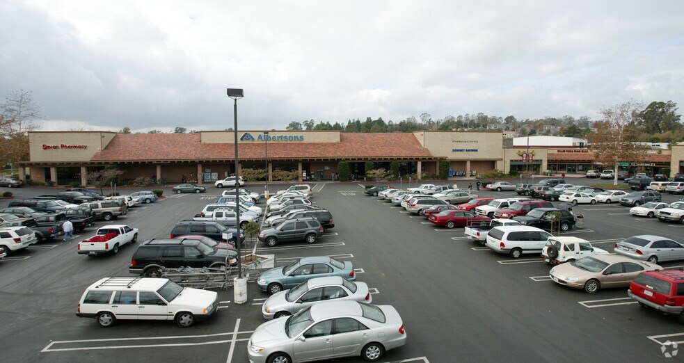More Photos Of 1081-1139 S Mission Rd, Fallbrook Unknown For Lease