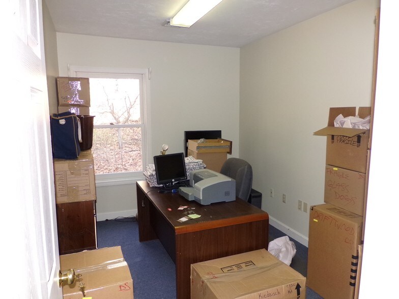 More Photos Of 401 Gilford Ave, Gilford Medical For Lease