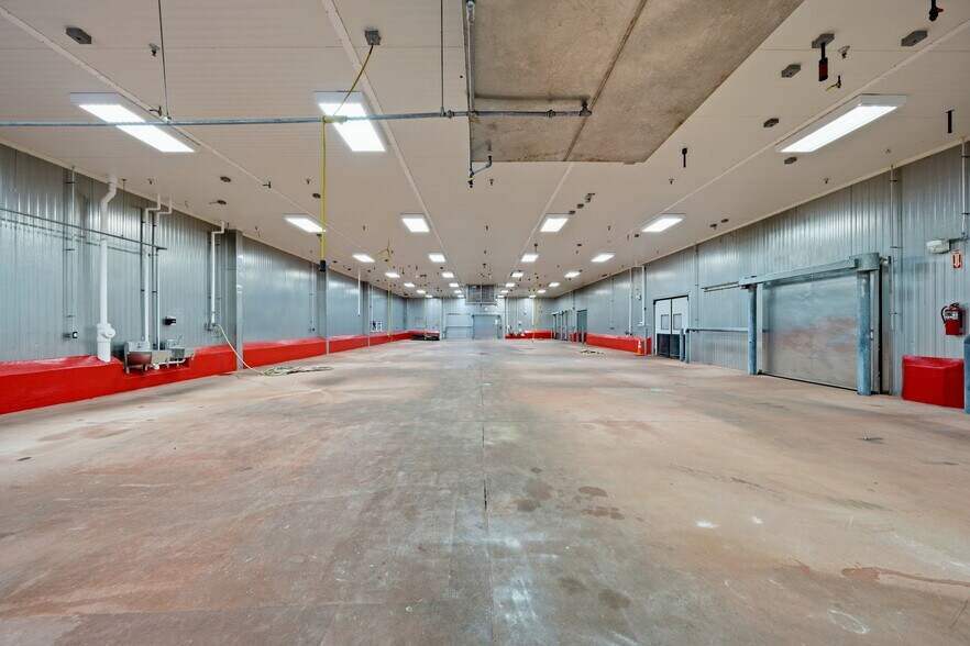More Photos Of 3737 N Broadway, Saint Louis Refrigeration Cold Storage For Lease