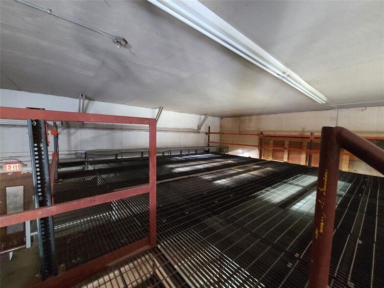 More Photos Of 4547 State Route 52, Jeffersonville Auto Repair For Sale