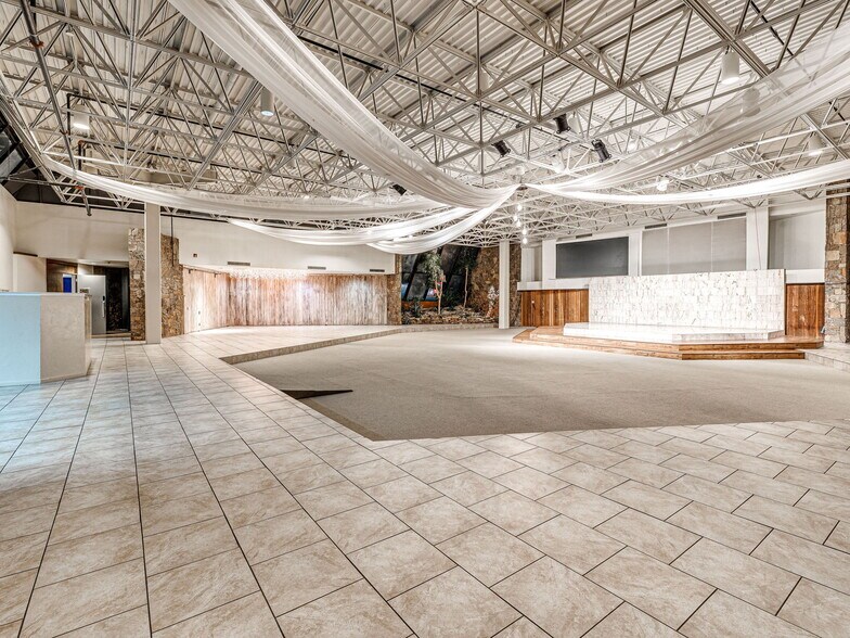 More Photos Of 6009 NW Expressway St, Oklahoma City Specialty For Sale