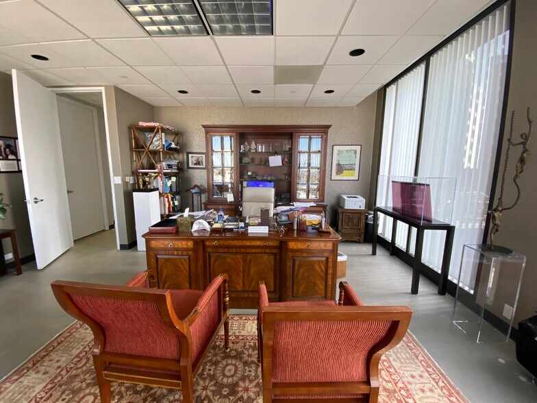 More Photos Of 1901 Avenue of the Stars, Los Angeles Office For Lease