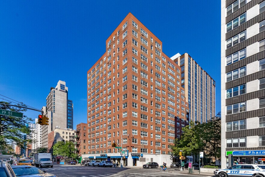 Primary Photo Of 233 3rd Ave, New York Apartments For Lease