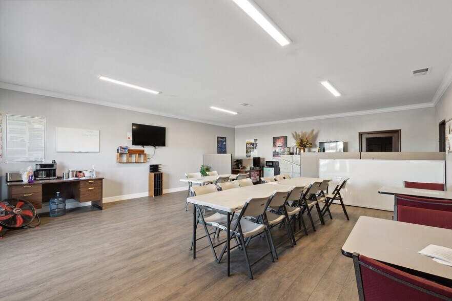 More Photos Of 2428 West Ave, Fresno Industrial For Sale