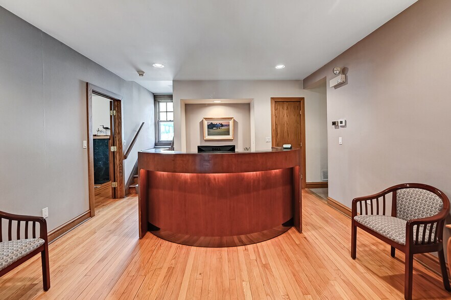More Photos Of 15 N Lincoln St, Hinsdale Office For Sale
