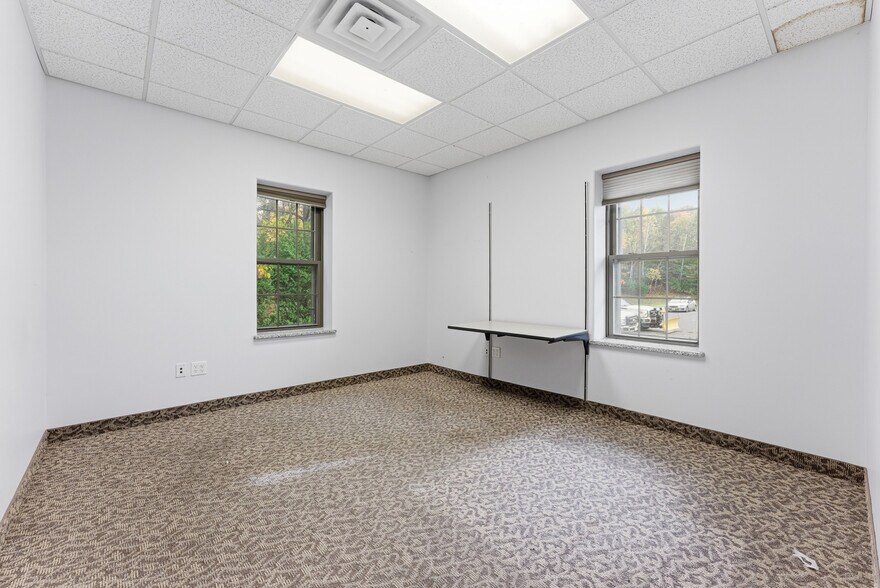 More Photos Of 24 Elise St, Westfield Flex For Lease