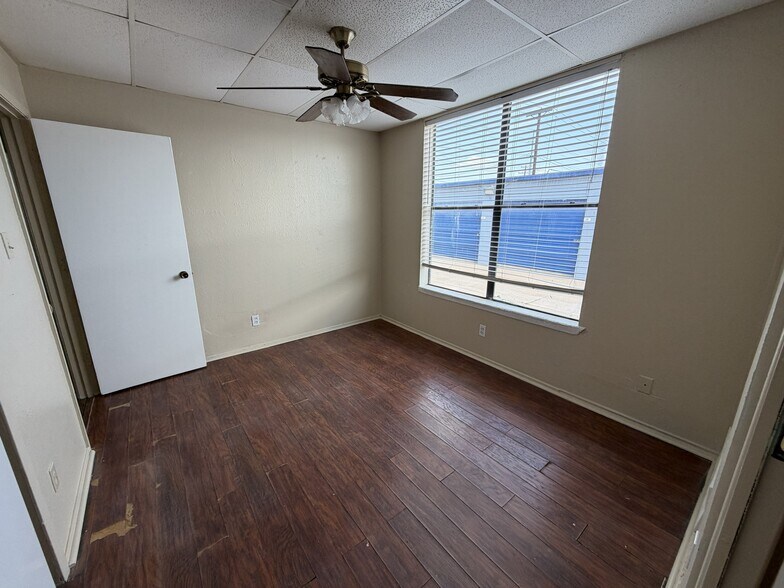 More Photos Of 7413 Wichita St, Fort Worth Self Storage For Lease
