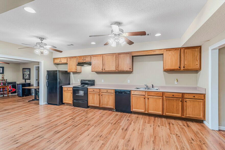 More Photos Of 170 St Gabriel Way, Fayetteville Light Manufacturing For Sale