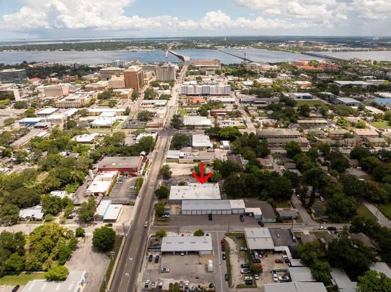 More Photos Of 1027 9th St W, Bradenton Shelter For Lease