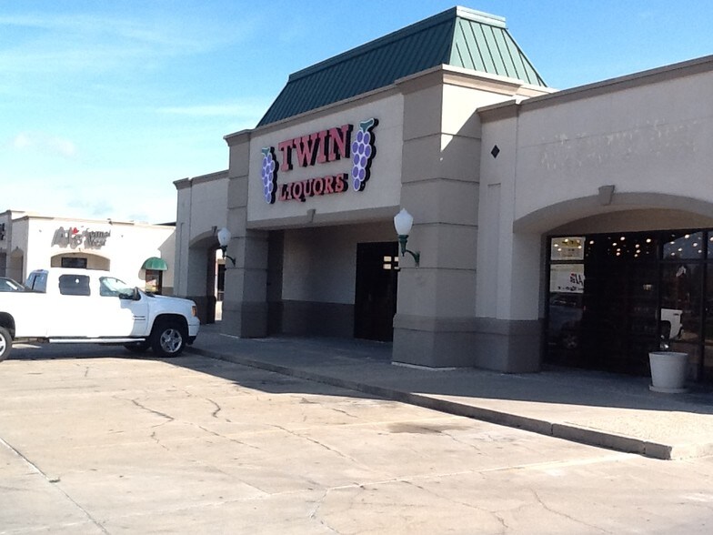 More Photos Of 6204-6362 N Navarro St, Victoria Unknown For Lease