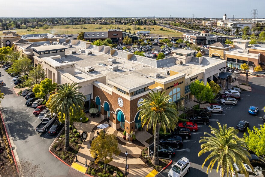 More Photos Of 1120 Roseville Pky, Roseville Unknown For Lease