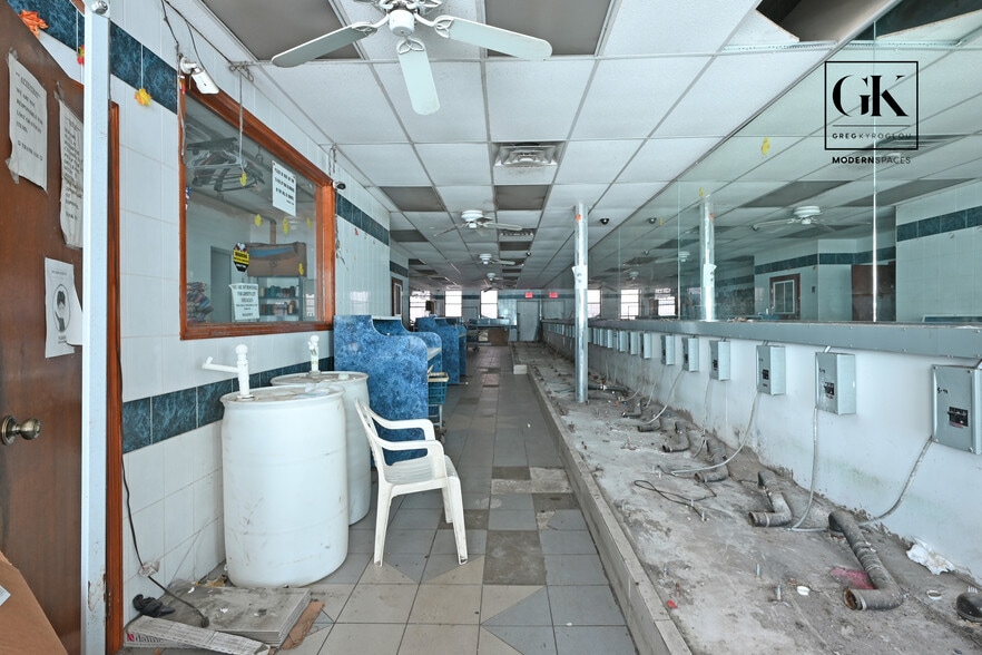More Photos Of 21-06 Newtown ave, Queens General Retail For Lease