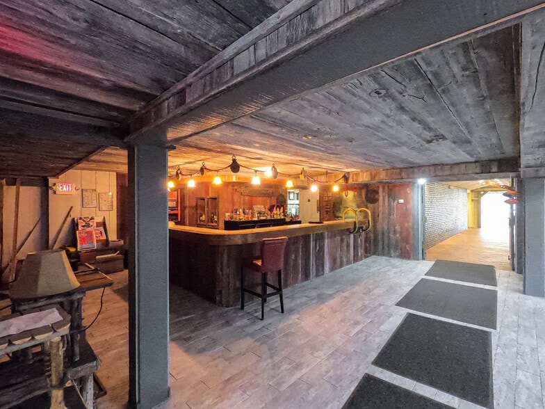 More Photos Of 2006-2024 S Airport Rd W, Traverse City Freestanding For Lease