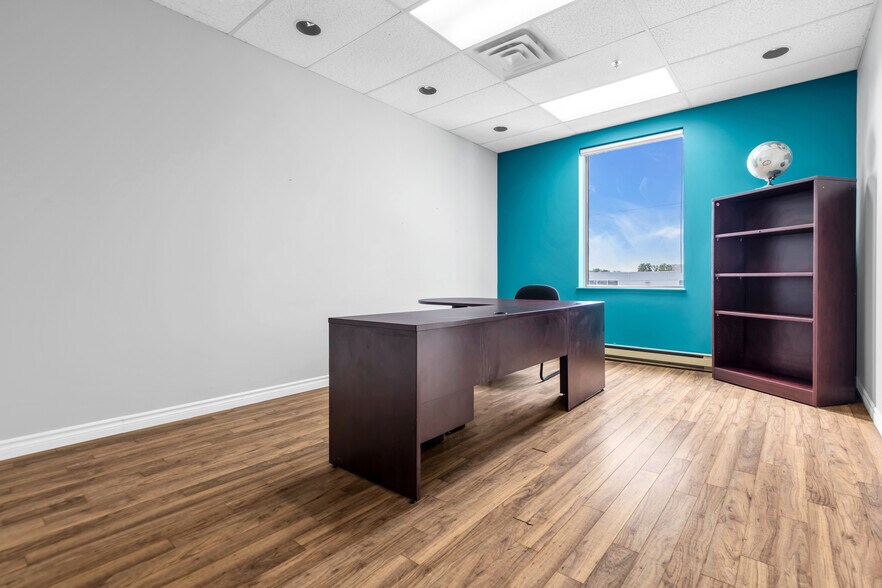 More Photos Of 4890-4898 Boul Taschereau, Longueuil General Retail For Sale