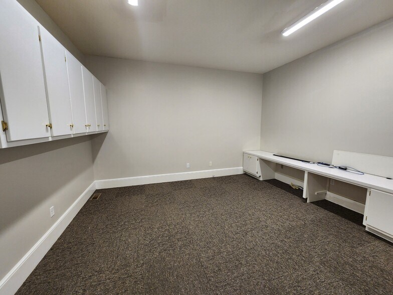 More Photos Of 1280 Fairway St, Bowling Green Office For Lease