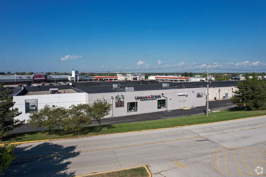 More Photos Of 8369-8475 Castleton Corner Dr, Indianapolis Unknown For Lease