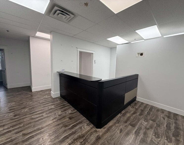 More Photos Of 998 Parkland Dr, Halifax Storefront Retail Office For Lease