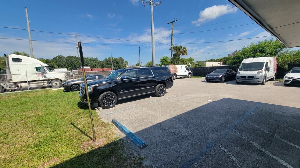 More Photos Of 6900 Barbour Rd, Riviera Beach Manufacturing For Lease