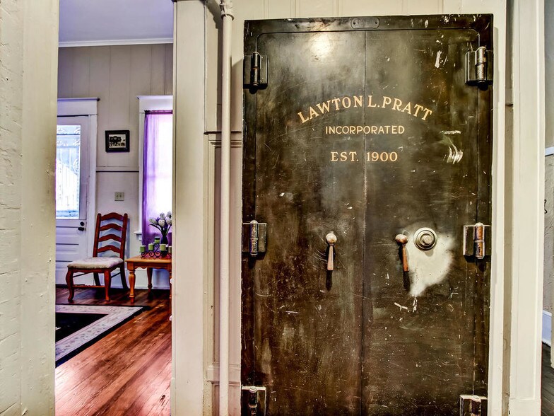 More Photos Of 525 Beaver St, Jacksonville Cemetery Mausoleum For Lease