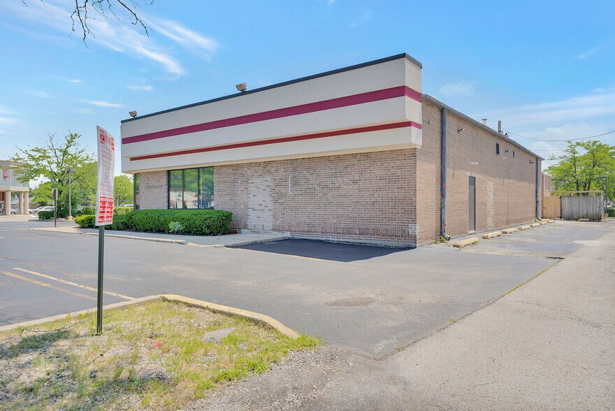 More Photos Of 9300 Waukegan Rd, Morton Grove Medical For Sale