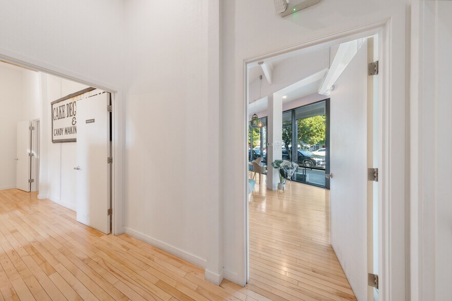 More Photos Of 5338 SE Foster Rd, Portland Storefront For Sale